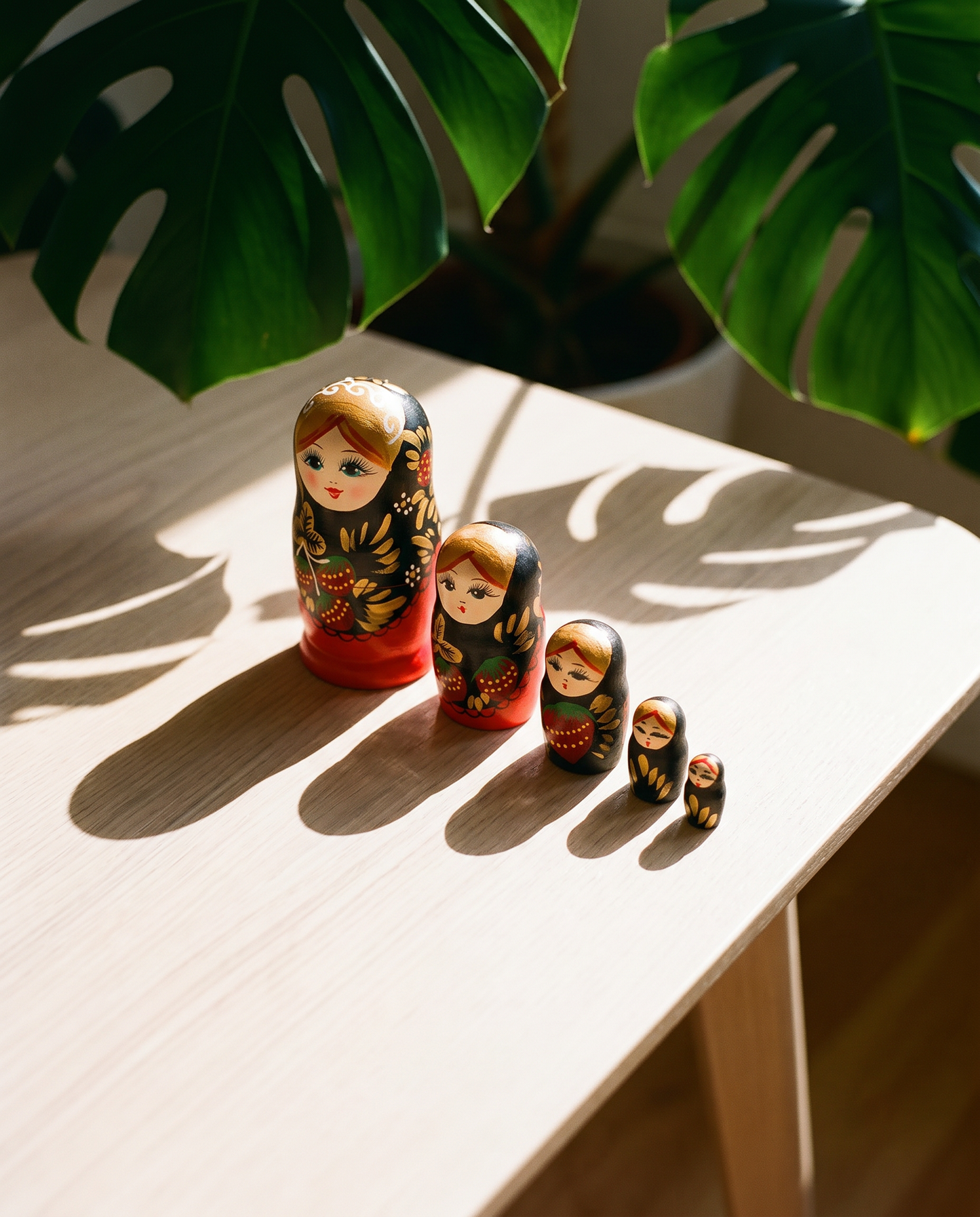 Set of 5 Traditional Russian Nesting Dolls (Matryoshka) – Hand-Painted Wooden Babushka Dolls | Collectible Home Décor & Gift